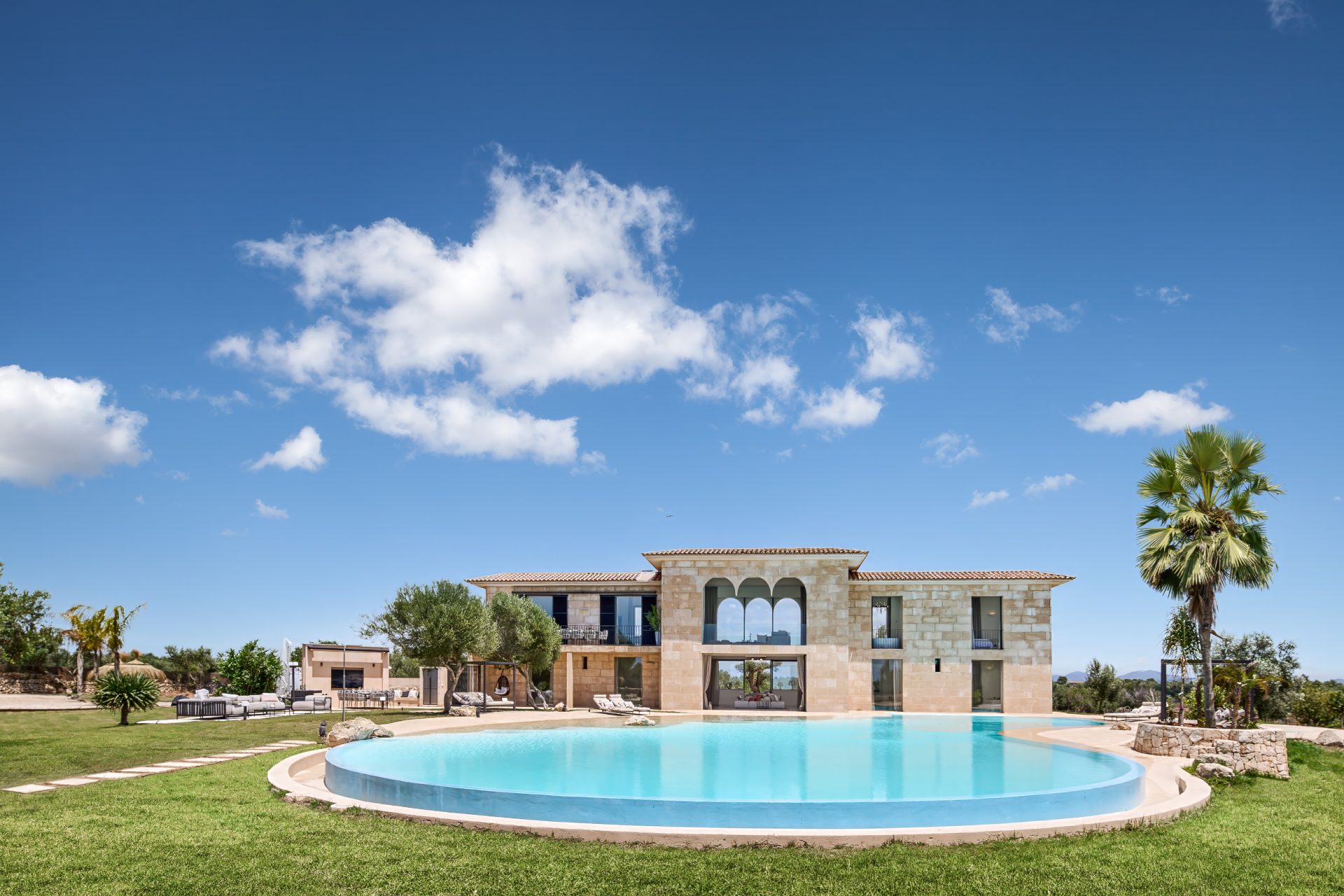 Traumhafte Aussicht auf Pool